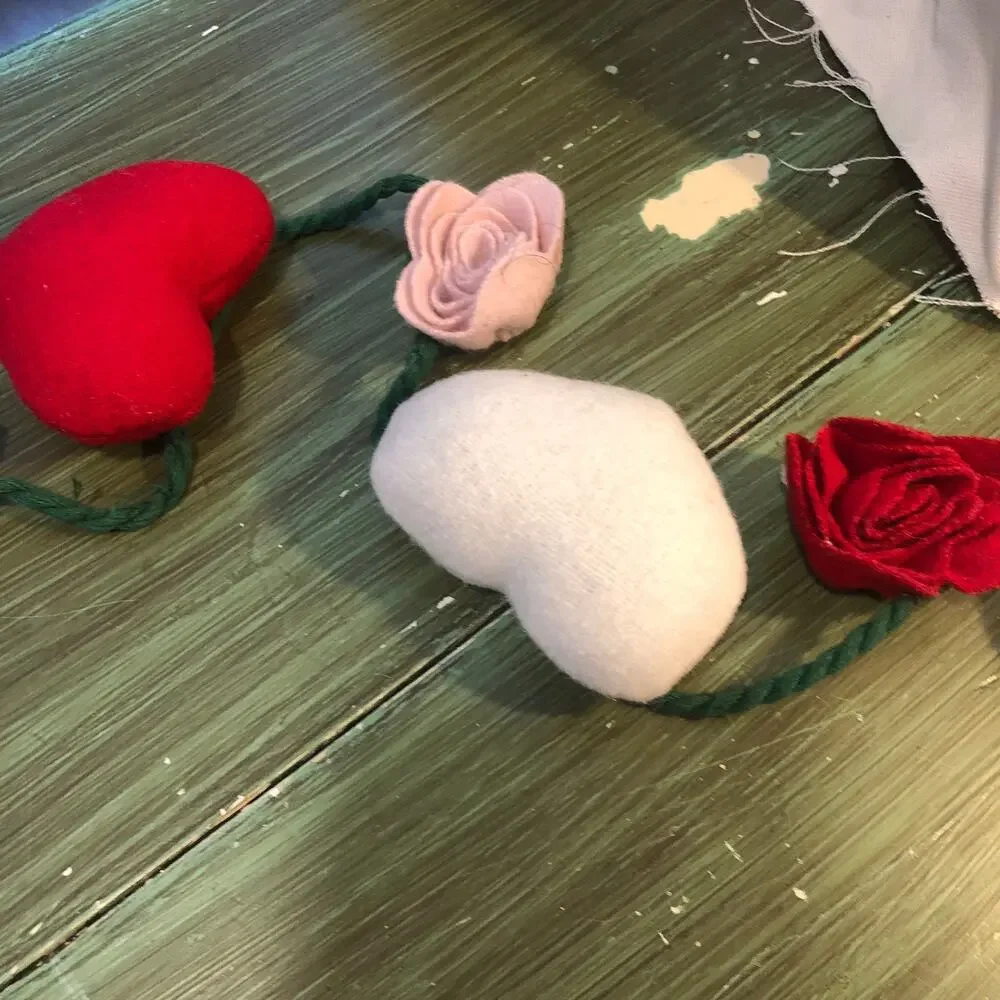 Target Threshold New without Box Garland Felt Hearts and Roses Valentine's Day
